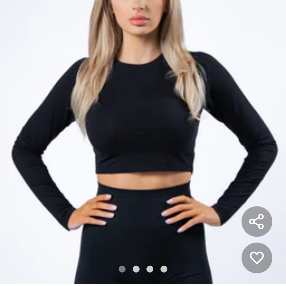 NWT Evo long sleeve crop - black